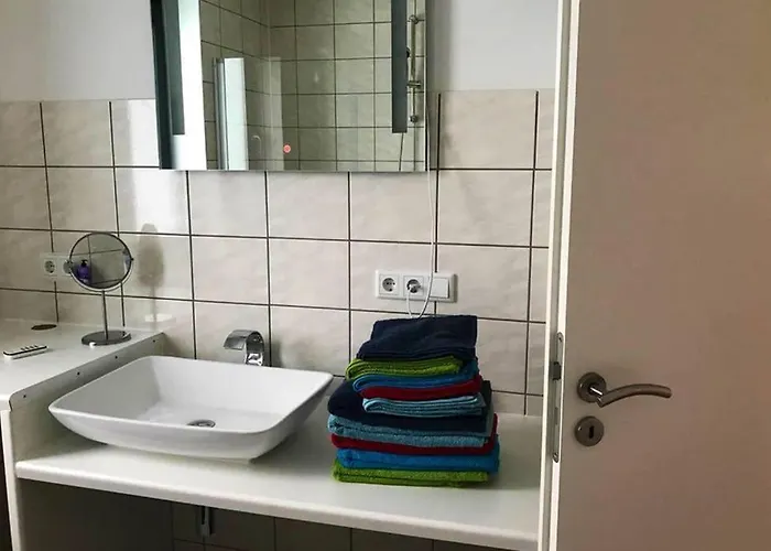 Appartm. Near Nuernberg - 6 Guests- Car Possible شقة
